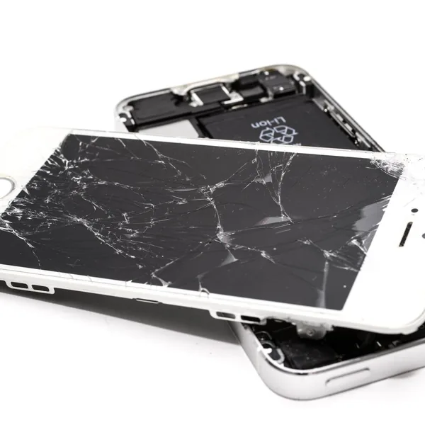 Foto de referencia del proceso de reparación de un iPhone; no es inventario de Tecno Express